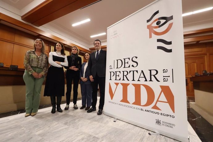 Presentación de la exposición 'El despertar a la vida. Infancia y adolescencia en el antiguo Egipto', la primera muestra del mundo sobre dicho ámbito, que Córdoba acogerá de diciembre de 2025 a marzo de 2026.