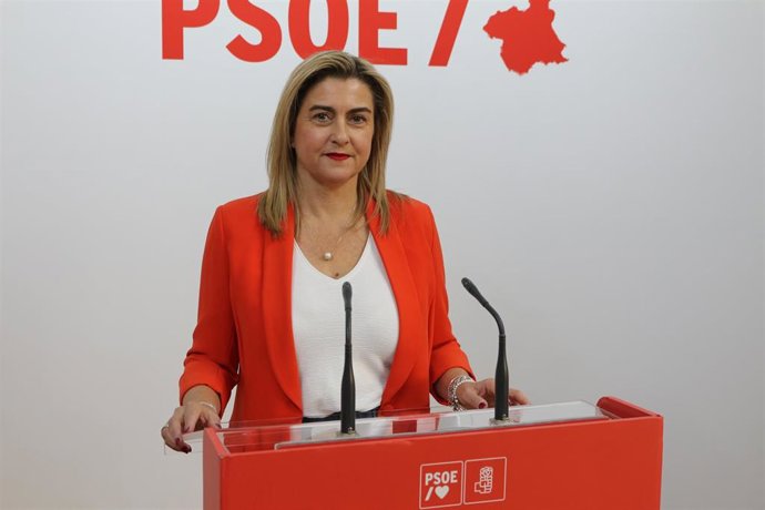 Archivo - La portavoz y vicesecretaria general del PSOE en la Región de Murcia, Carmina Fernández