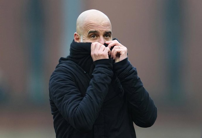 08 de fevereiro de 2025, Reino Unido, Londres: Pep Guardiola, técnico do Manchester City, em foto após a partida de futebol da quarta rodada da Copa da Inglaterra entre Leyton Orient e Manchester City no Gaughan Group Stadium. Foto: Adam Davy/PA Wire/dpa