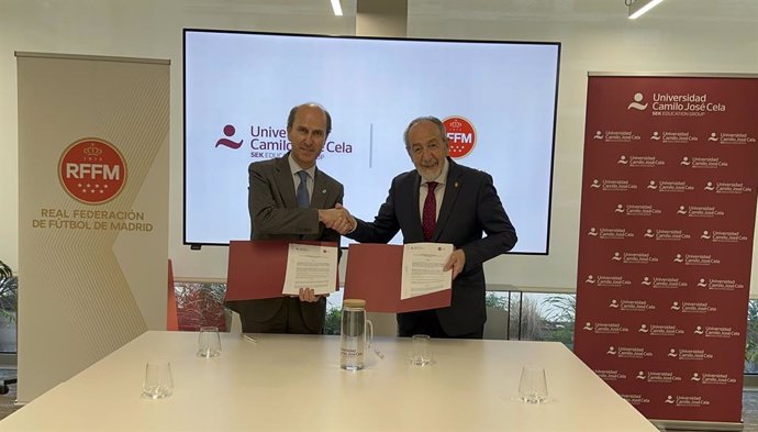 El rector de la Universidad Camilo José Cela, Jaime Olmedo, y el presidente de la Real Federación de Fútbol de Madrid (RFFM), Paco Díez, han firmado un acuerdo de colaboración para que el centro universitario imparta cursos de entrenador de fútbol UEFA.