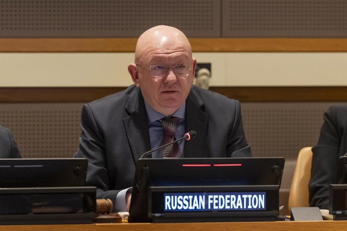 24 de janeiro de 2025, Nova York, Nova York, EUA: O embaixador Vassily Nebenzia preside a reunião de fórmula Arria sobre a Ucrânia intitulada "Além do campo de batalha: Atrocidades das Forças Armadas da Ucrânia contra civis", organizada pela missão russa 