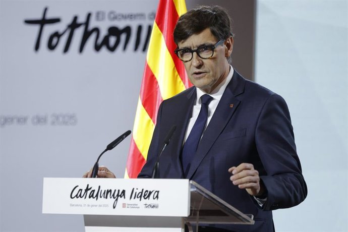 El presidente de la Generalitat de Catalunya, Salvador Illa, interviene durante una conferencia en el Paraninfo de la Escuela Industrial de Barcelona, a 31 de enero de 2025, en Barcelona