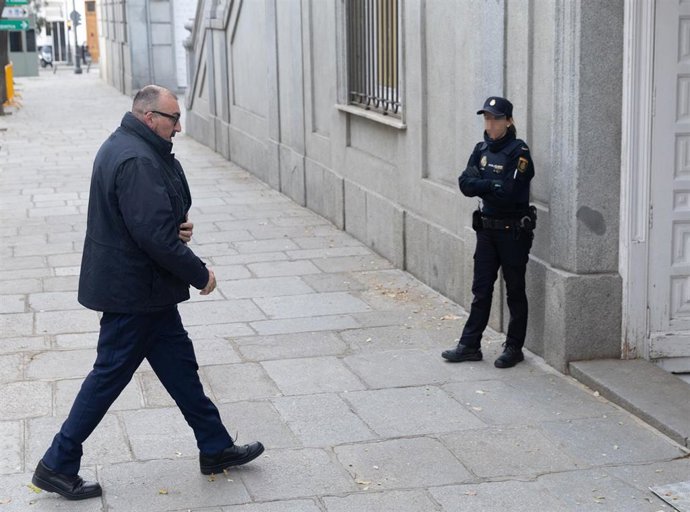 Archivo - El ex asesor del ex ministro José Luis Ábalos, Koldo García, llega al Tribunal Supremo para declarar, a 17 de diciembre de 2024, en Madrid (España).  