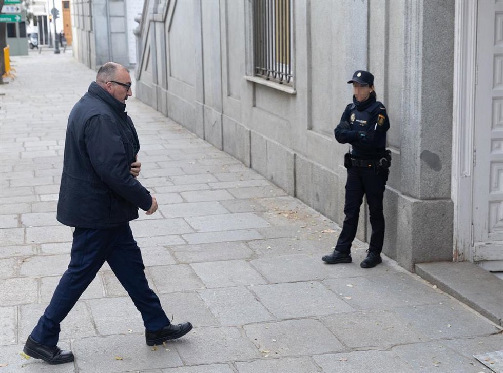 Archivo - El ex asesor del ex ministro José Luis Ábalos, Koldo García, llega al Tribunal Supremo para declarar, a 17 de diciembre de 2024, en Madrid (España).  