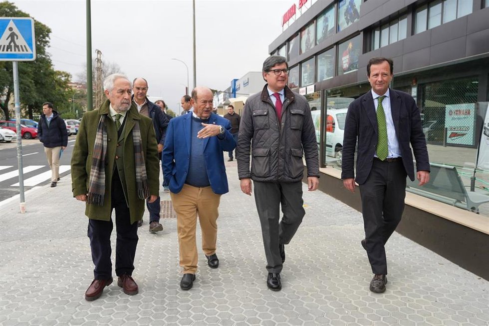 El Ayuntamiento finaliza las obras de la calle del Motor tres meses antes de lo previsto.