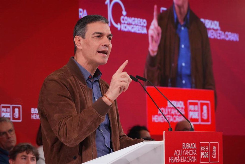 El secretario general del PSOE y presidente del Gobierno, Pedro Sánchez, interviene durante el 10 Congreso del PSE-EE