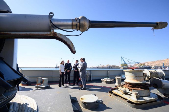 Visita al buque 'Tornado' de la Armada Española en el Puerto de Almería.