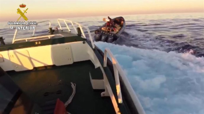 Archivo - Intervención de la Guardia Civil en Ayamonte en una persecución a una narcolancha en una imagen de archivo.