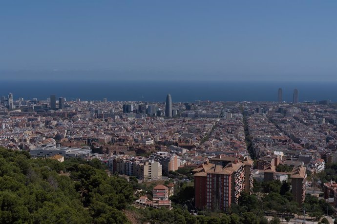 Archivo - Vista panoràmica de Barcelona