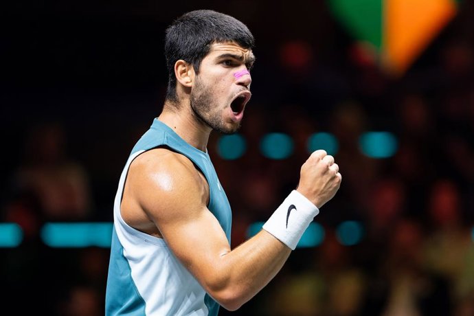 Carlos Alcaraz, da Espanha, em ação contra Alex De Minaur, da Austrália, partida final durante o ABN AMRO Open 2025, evento ATP 500 de tênis, em 9 de fevereiro de 2025, em Roterdã, Holanda - Foto Joris Verwijst / Orange Pictures / DPPI