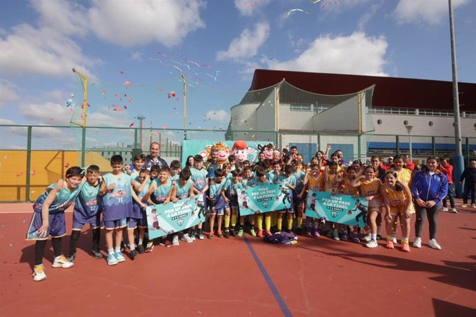 Equipos ganadores de la fase provincial de la 12ª Copa Covap celebrada en La Palma del Condado (Huelva).