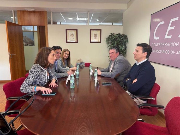 Reunión de concejales del PP con responsables de la CEJ.