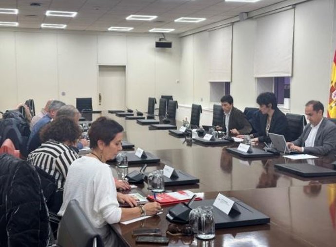 La ministra de Inclusión, Seguridad Social y Migraciones, Elma Saiz, se reúne con representantes de asociaciones de víctimas del Amianto