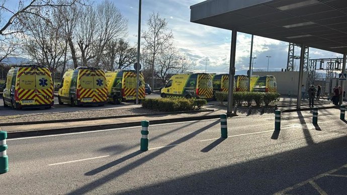 UGT Servicios Públicos informa "de la retención de hasta 8 ambulancias más de cinco horas en urgencias del San Pedro"