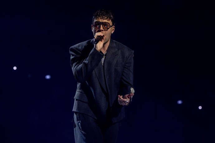 El cantante Quevedo, durante su concierto, en el Movistar Arena, a 17 de febrero de 2025, en Madrid (España). Pedro Luis Domínguez Quevedo, más conocido por su nombre artístico: “Quevedo”, es un cantante y compositor español de reguetón, pop rap y trap la