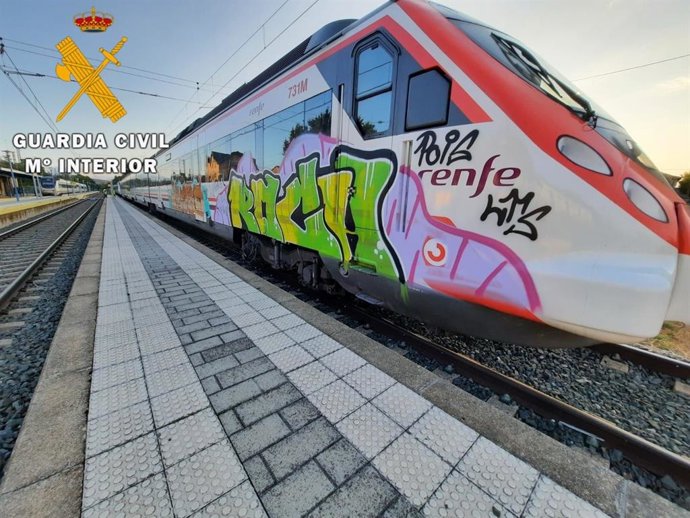 Imagen de las pintadas en uno de los convoyes de Renfe en Tafalla