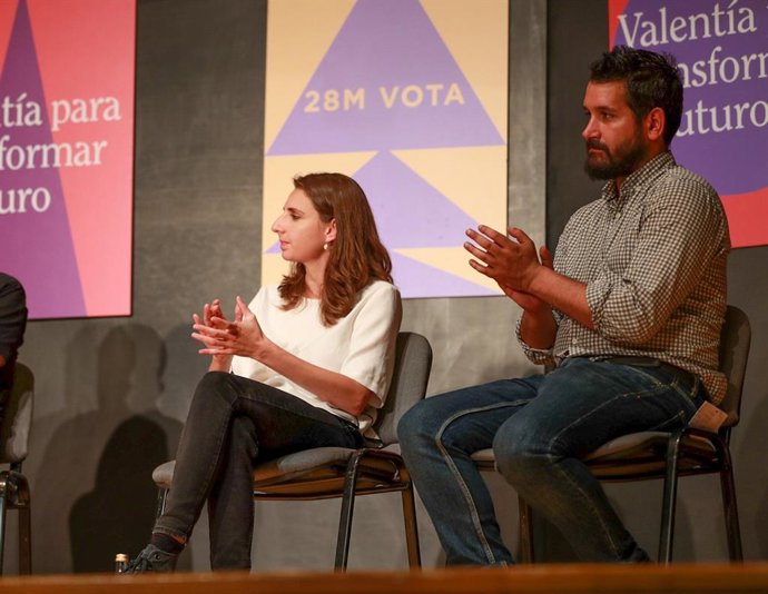 Lucía Muñoz y Juanjo Martínez, en un acto de Podemos.