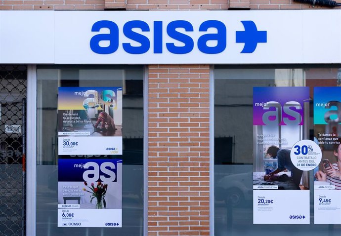 Exterior de una clínicas de la aseguradora de salud Asisa