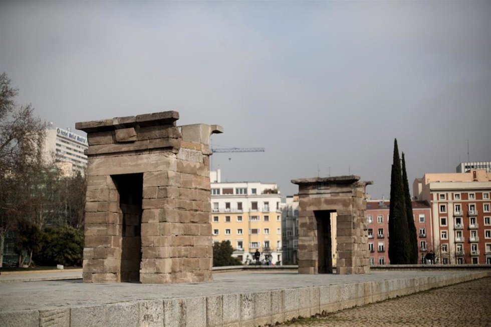 Archivo - Bloques del Templo de Debod del antiguo Egipto en el Parque del Oeste junto al Paseo del Pintor Rosales, en Madrid (España) a 11 de febrero de 2020.