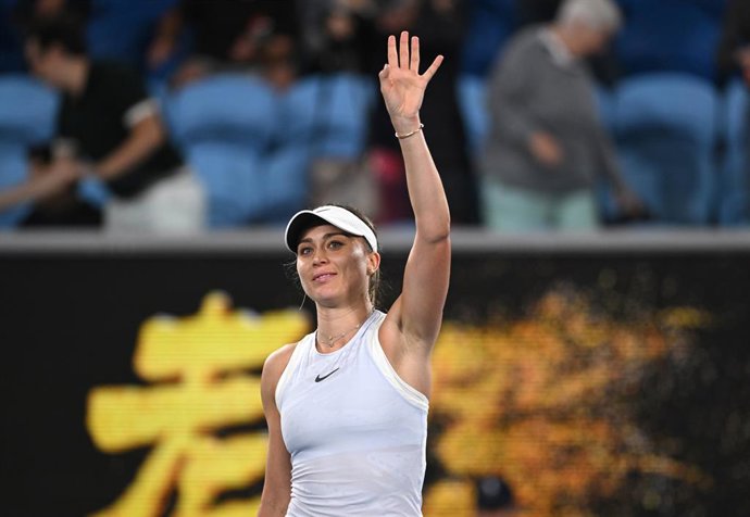 Archivo - Arquivo - 15 de janeiro de 2025, Austrália, Melbourne: A tenista espanhola Paula Badosa comemora sua vitória sobre a australiana Talia Gibson durante a partida da segunda rodada de simples feminino do torneio de tênis Australian Open em Melbourn