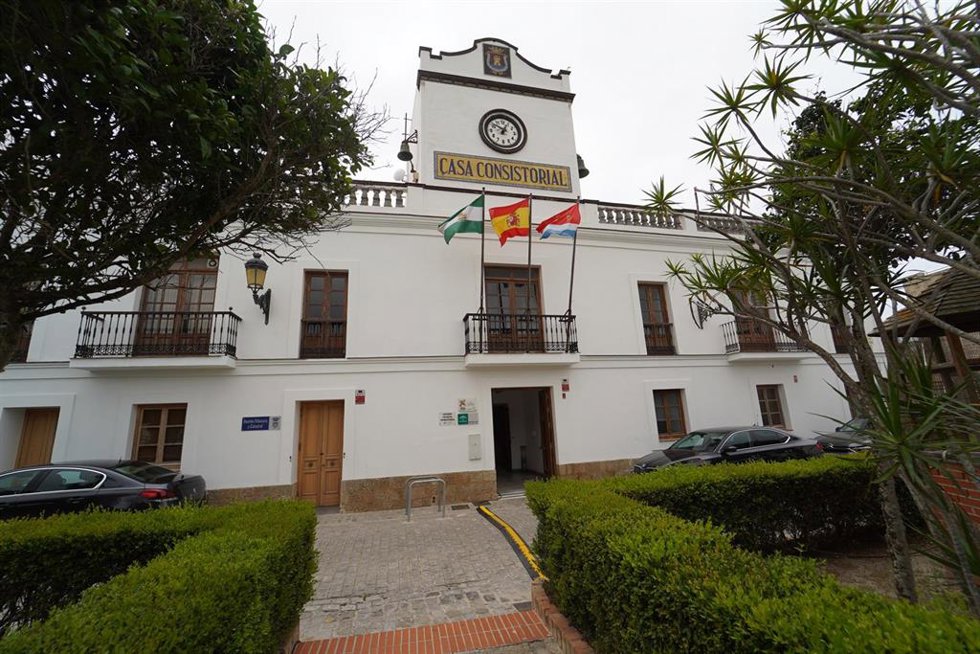 Archivo - Fachada del Ayuntamiento de Tarifa.