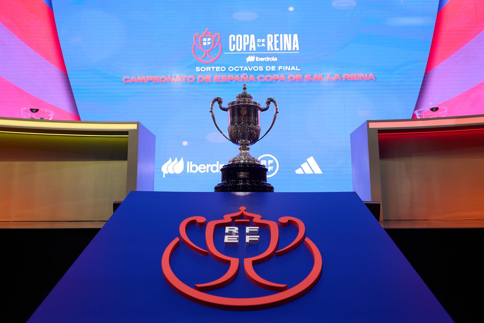 Archivo - La Copa de la Reina durante el sorteo de octavos de final de la competición.