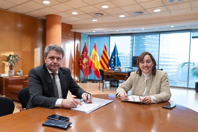 La consellera de Territorio de la Generalitat Sílvia Paneque y el secretario de Estado de Transportes José Antonio Santano presiden la Comisión Bilateral de Infraestructuras Generalitat-Estado, a 17 de febrero de 2025, en Barcelona, Catalunya (España). La