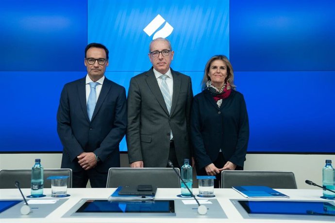 El director general del Puerto de Barcelona, Àlex Garcia; su presidente, José Alberto Carbonell, y la subdirectora general, Miriam Alaminos.