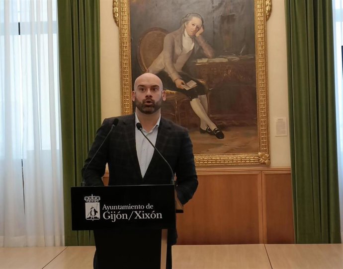 El portavoz del Gobierno del Ayuntamiento de Gijón, Jesús Martínez Salvador (Foro), en rueda de prensa en el Consistorio gijonés.
