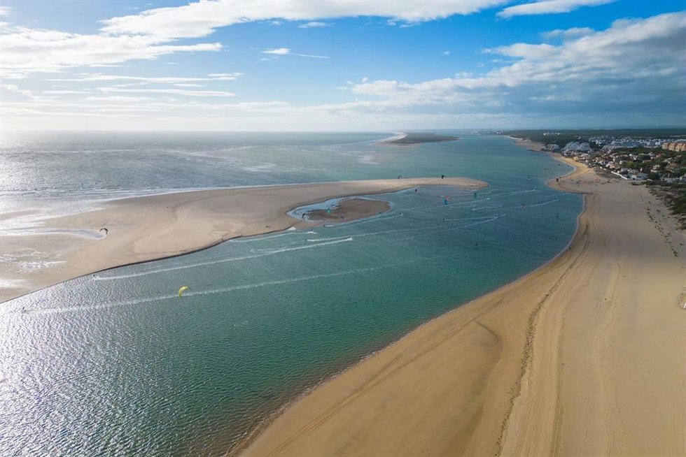 Archivo - Imagen aérea de la playa de El Portil, en Punta Umbría (Huelva).