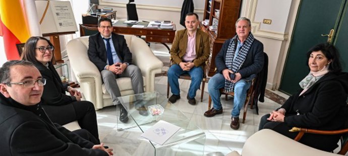 El presidente de la Diputación de Ciudad Real renueva su compromiso con la Semana Santa de la capital.