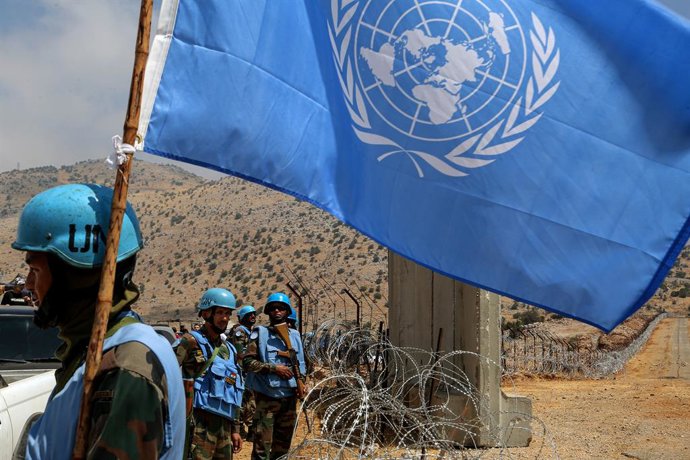 Archivo - Arquivo - "Capacetes azuis" da Força Interina das Nações Unidas no Líbano (UNIFIL) ao redor da cidade libanesa de Kfarchuba, perto da Linha Azul, a fronteira com Israel (arquivo).