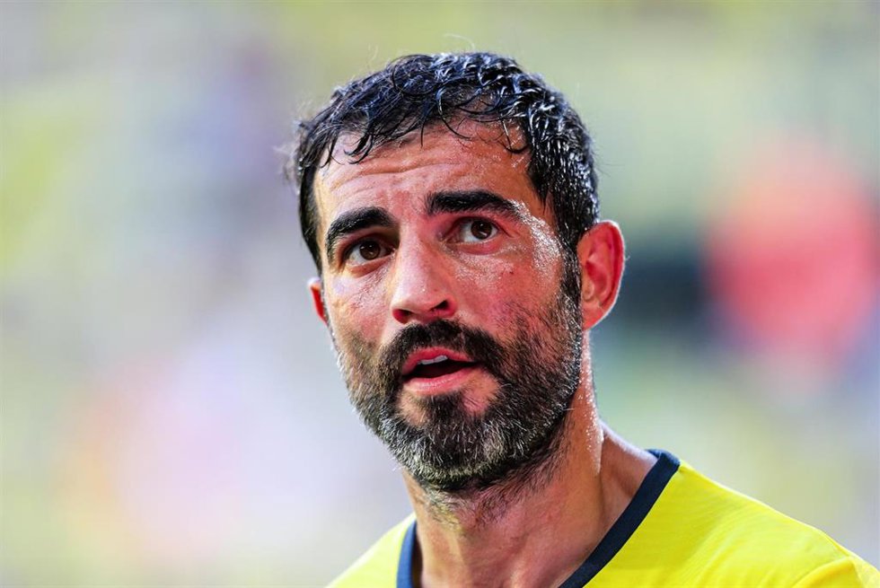 Archivo - Raul Albiol of Villarreal looks on during the spanish league, La Liga EA Sports, football match played between Villarreal CF and UD Las Palmas at Estadio de la Ceramica on October 8, 2023, in Villarreal, Spain.