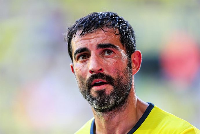 Archivo - Raul Albiol of Villarreal looks on during the spanish league, La Liga EA Sports, football match played between Villarreal CF and UD Las Palmas at Estadio de la Ceramica on October 8, 2023, in Villarreal, Spain.