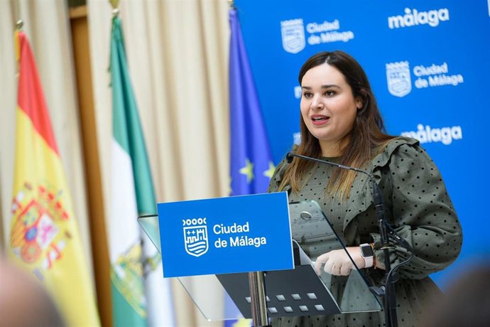 La concejala delegada del distrito de Churriana, Mercedes Martín, en rueda de prensa