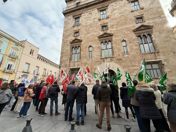Funcionarios de justicia protestan ante la Generalitat