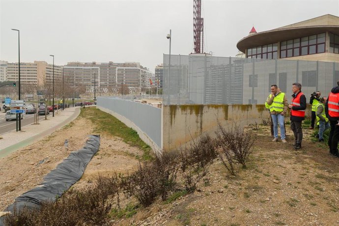 El consejero municipal de Urbanismo e Infraestructuras, Víctor Serrano, visita las obras del canal perimetral en el Barranco de la Muerte para minimizar los efectos de las tormentas