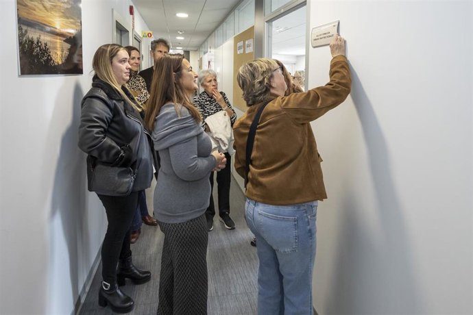 La consejera de Inclusión Social, Juventud, Familias e Igualdad, Begoña Gómez, asiste al homenaje a Armando Martínez Rosales, técnico de la subdirección de Infancia fallecido