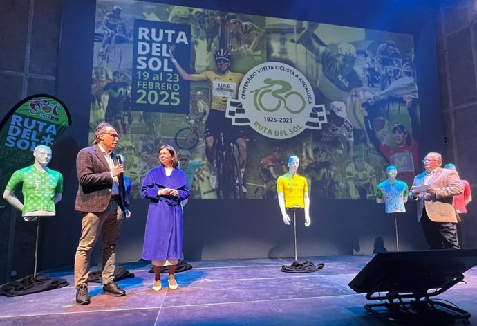 Isabel Uceda (2i), en la reciente presentación de la 71ª Vuelta Ciclista a Andalucía.