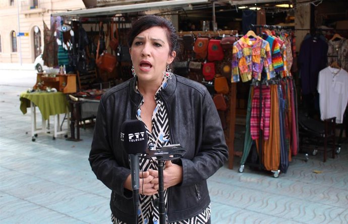 La portavoz adjunta del grupo municipal Con Málaga, Toni Morillas, atiende a los medios