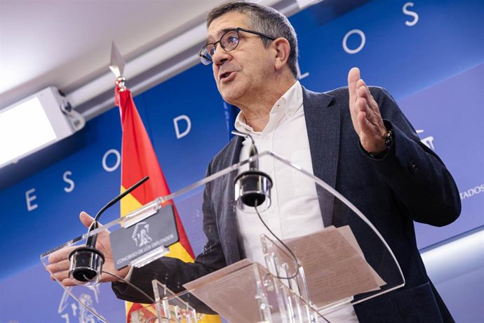 Archivo - El portavoz del PSOE en el Congreso, Patxi López, durante una rueda de prensa posterior a la reunión de la Junta de Portavoces, en el Congreso de los Diputados, a 14 de septiembre de 2023, en Madrid (España).