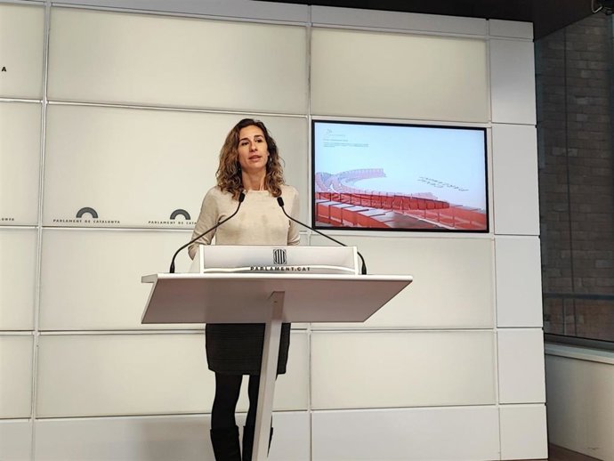 La líder de la CUP en el Parlament, Laia Estrada, en rueda de prensa en la Cámara catalana, a 18 de febrero de 2025, en Barcelona (Catalunya)