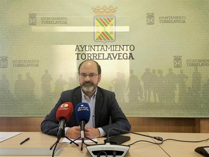 El concejal de Obras del Ayuntamiento de Torrelavega, José Luis Urraca