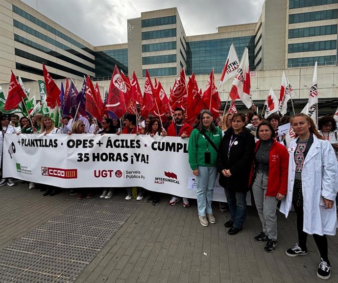 SATSE, CCOO, UGT e Intersindical Salut se concentran