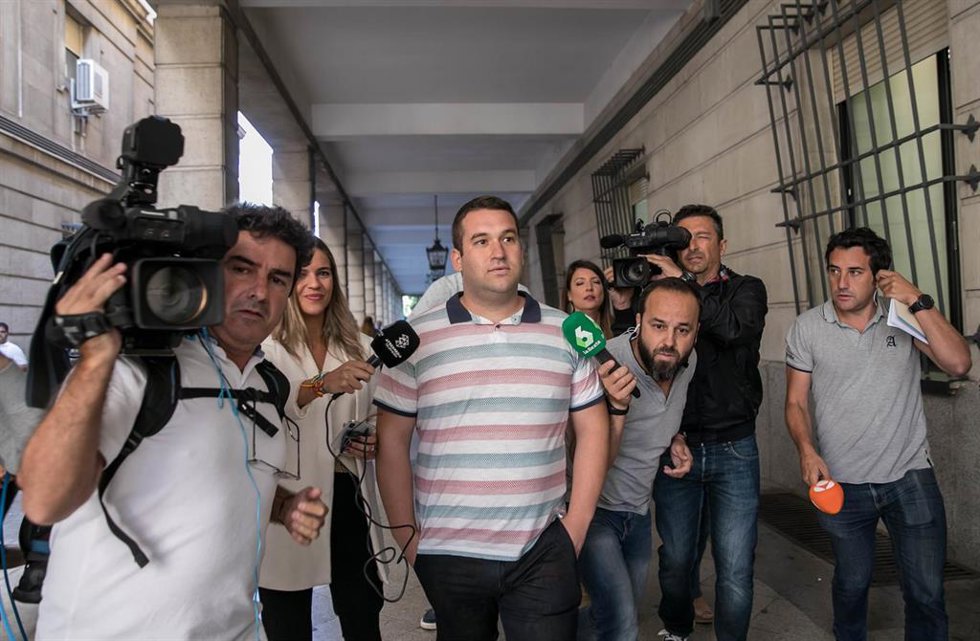Archivo - José Ángel Prenda  miembro de 'La Manada' saliendo de los juzgados de Sevilla.