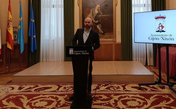 El portavoz de la Junta de Gobierno de Gijón, Jesús Martínez Salvador, en rueda de prensa en el Consistorio gijonés.