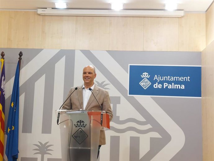 El regidor de Urbanismo, Vivienda y Proyectos Estratégicos, Óscar Fidalgo, en rueda de prensa