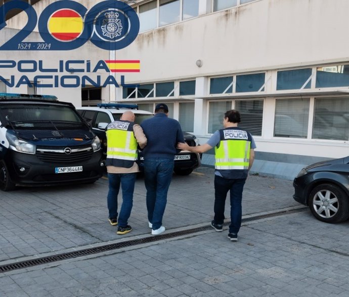 Imagen de la detención del presunto estafador.