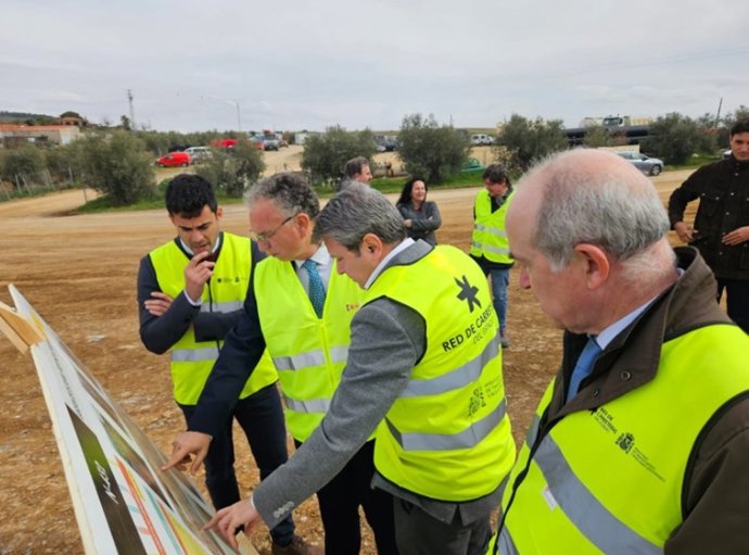 Autoridades visitan las obras de la variante de Zafra