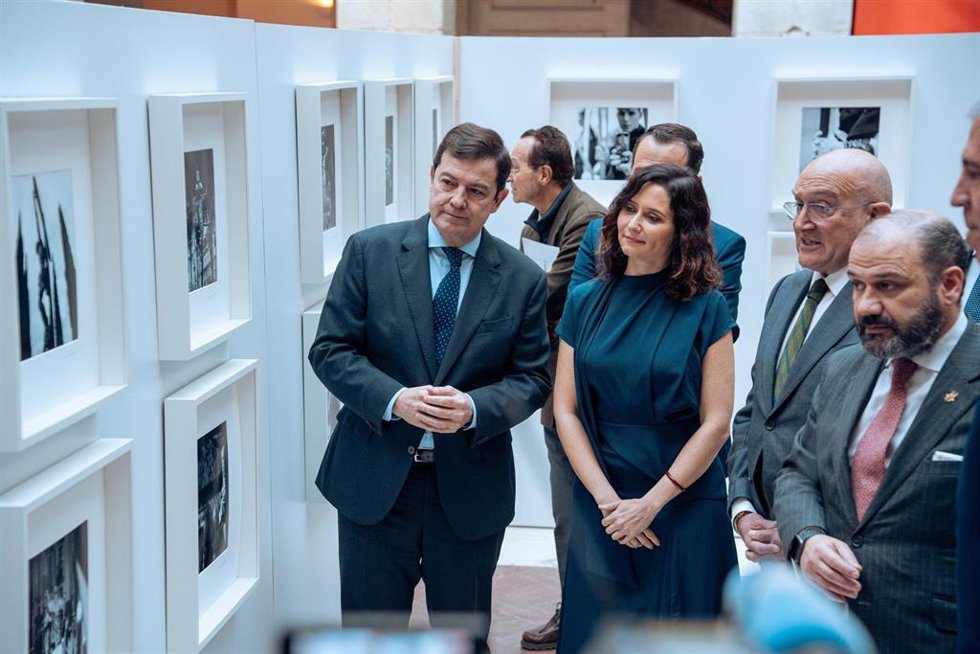 La presidenta de la Comunidad de Madrid, Isabel Díaz Ayuso, durante el pregón de la Semana Santa de Valladolid, en la Real Casa de Correos, a 18 de febrero de 2025, en Madrid (España). 